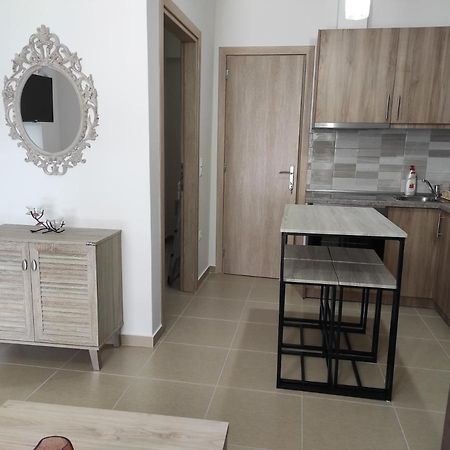 Nastazia Apartment Néa Péramos Bagian luar foto