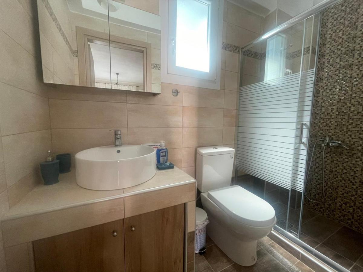 Nastazia Apartment Néa Péramos Bagian luar foto